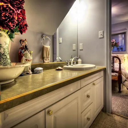 Shambhala Bed And Breakfast Buckhorn Room photo