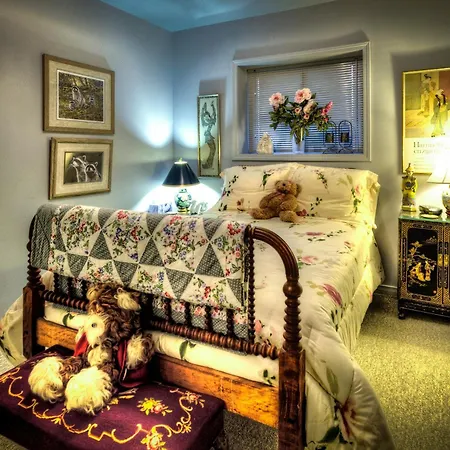 Shambhala Bed And Breakfast Buckhorn Room photo