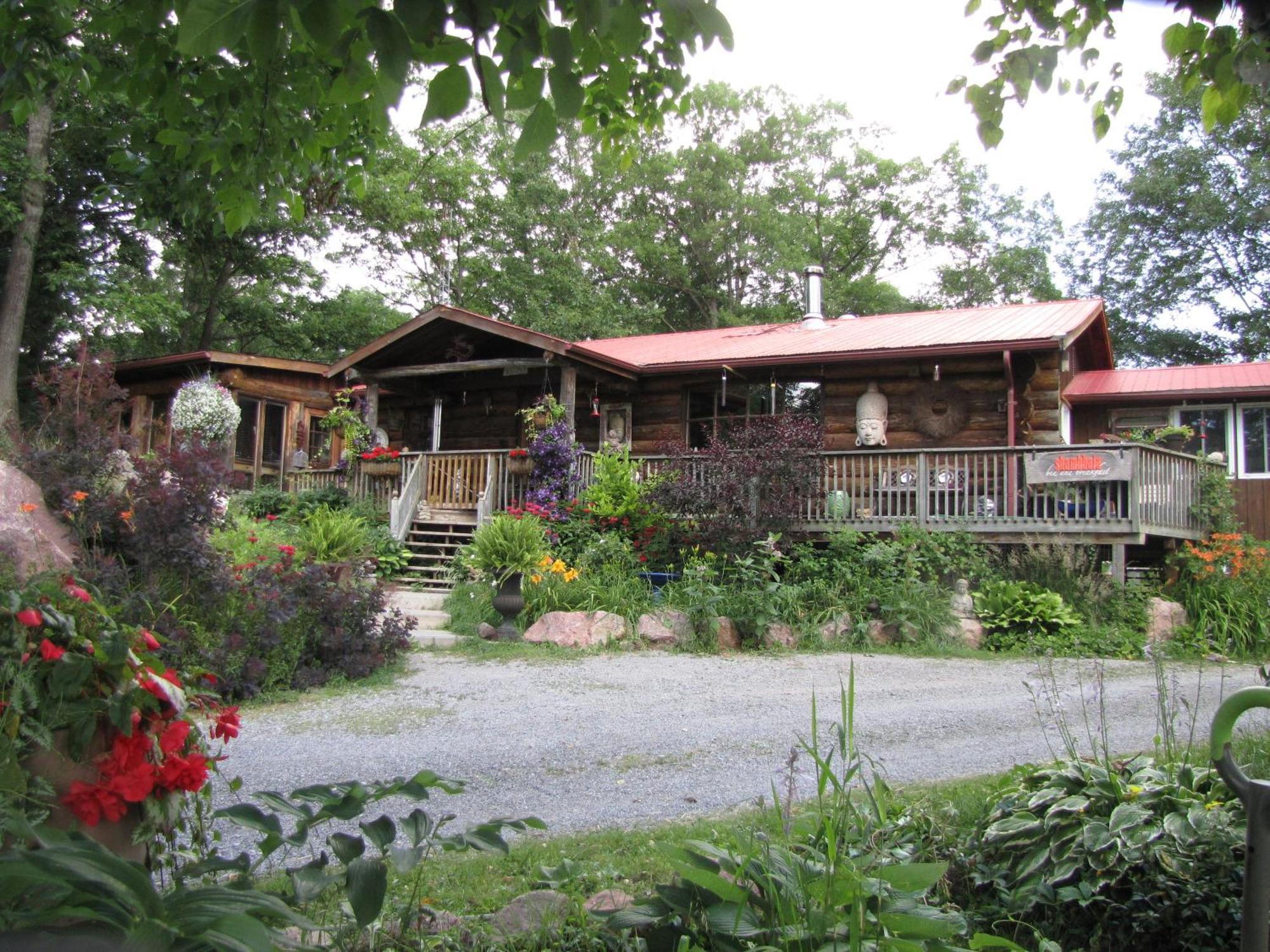 Shambhala Bed & Breakfast 2*