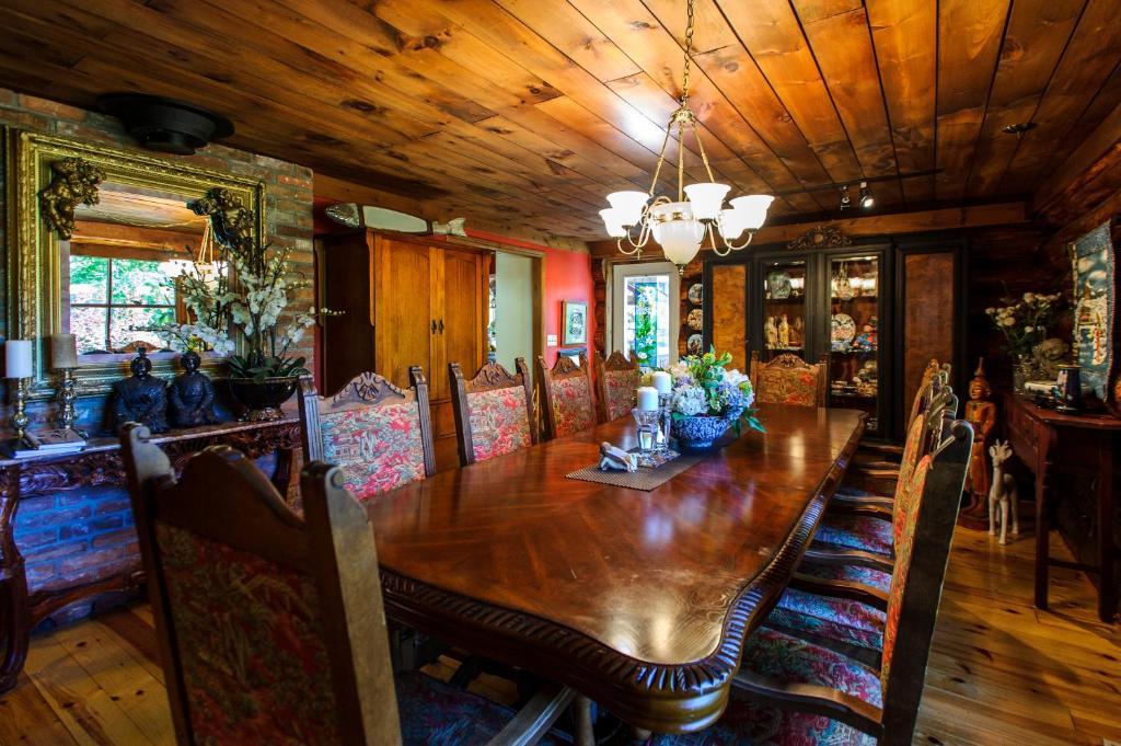 Shambhala Bed & Breakfast Buckhorn